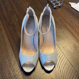 Touch of Nina Silver Sparkle Heels Size 8